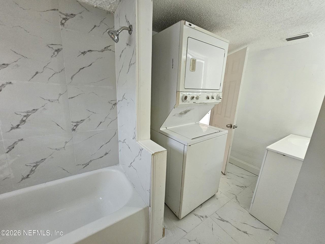 3920 N Davis St - Photo 6 of 12