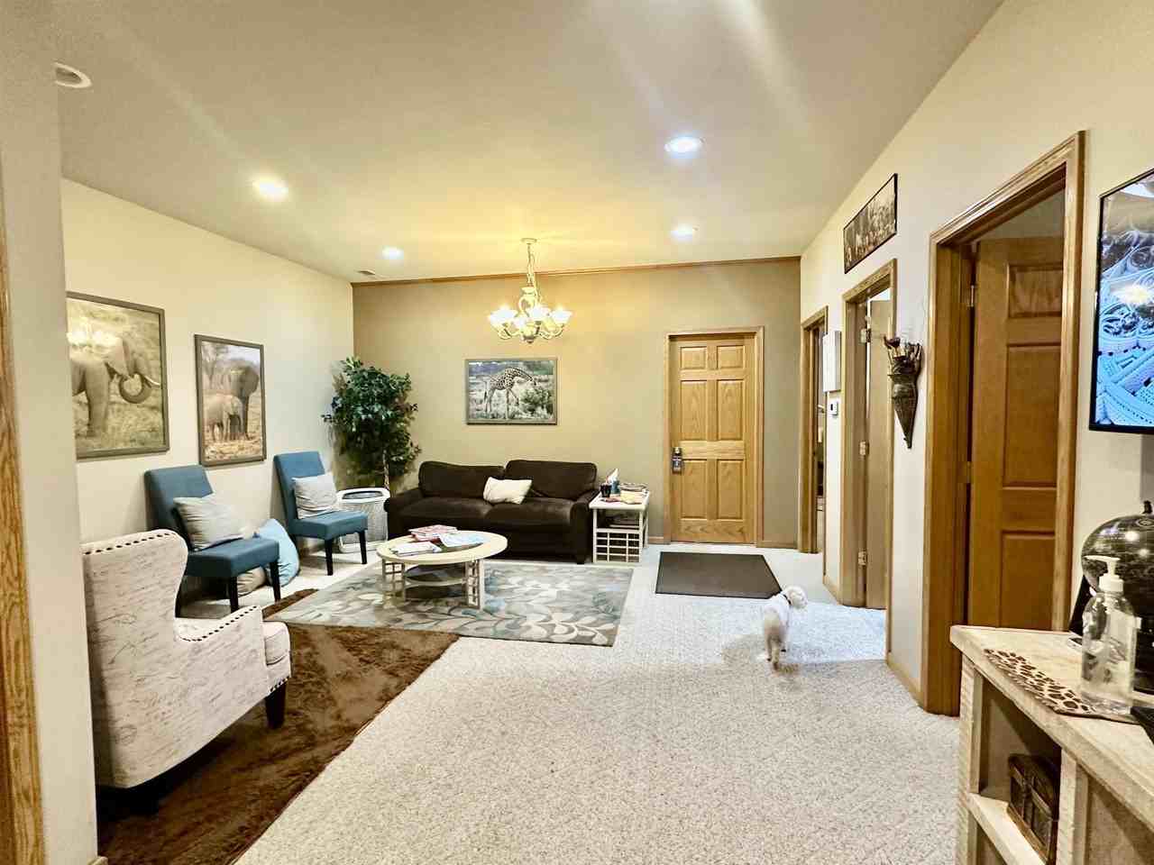 603 N Wayne St - Photo 2 of 9
