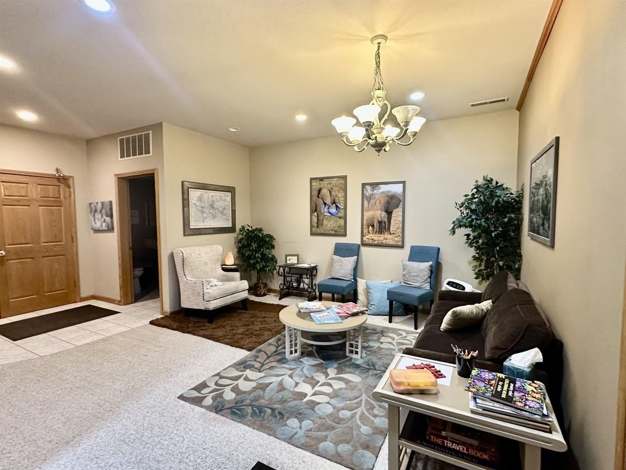 603 N Wayne St - Photo 3 of 9