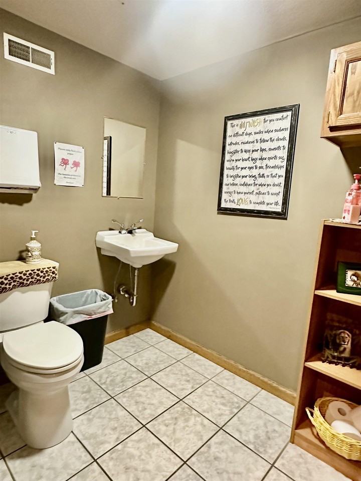 603 N Wayne St - Photo 4 of 9