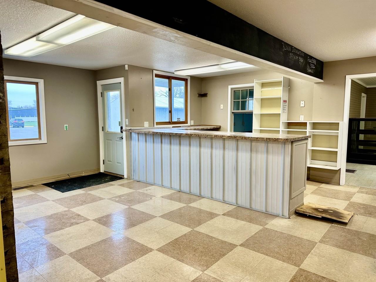 304 S Wayne St - Photo 3 of 14