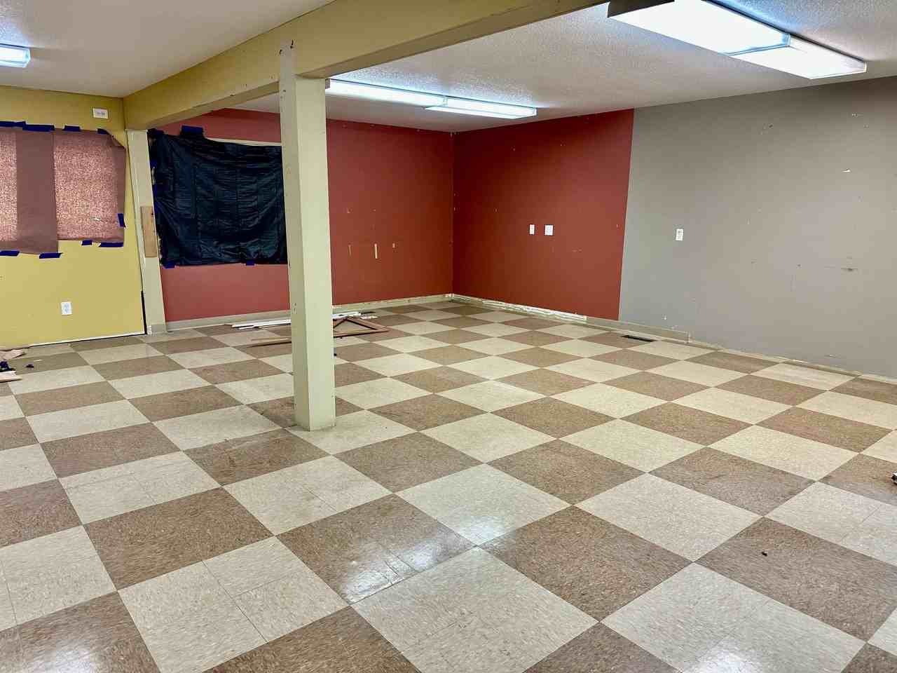 304 S Wayne St - Photo 5 of 14
