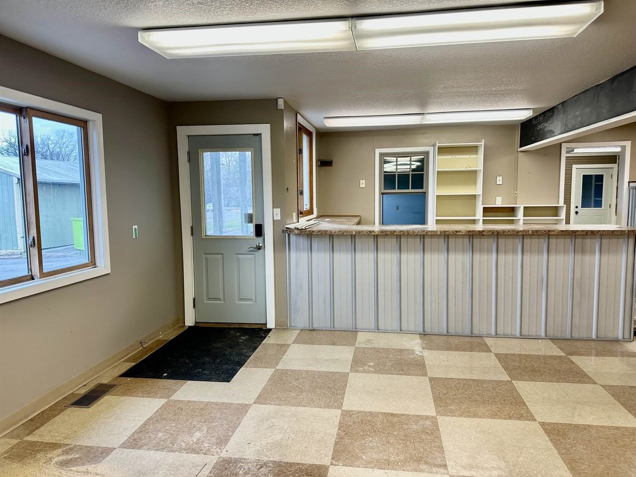 304 S Wayne St - Photo 6 of 14