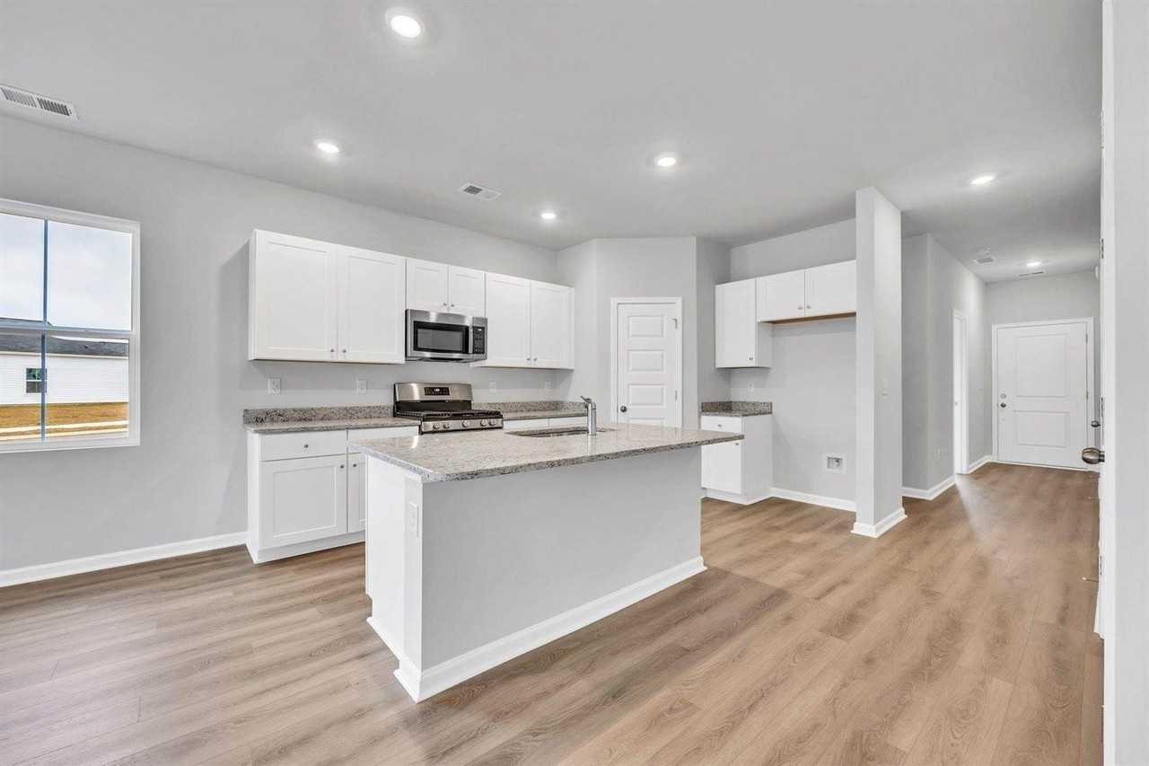 138 Talladega Dr - Photo 4 of 25