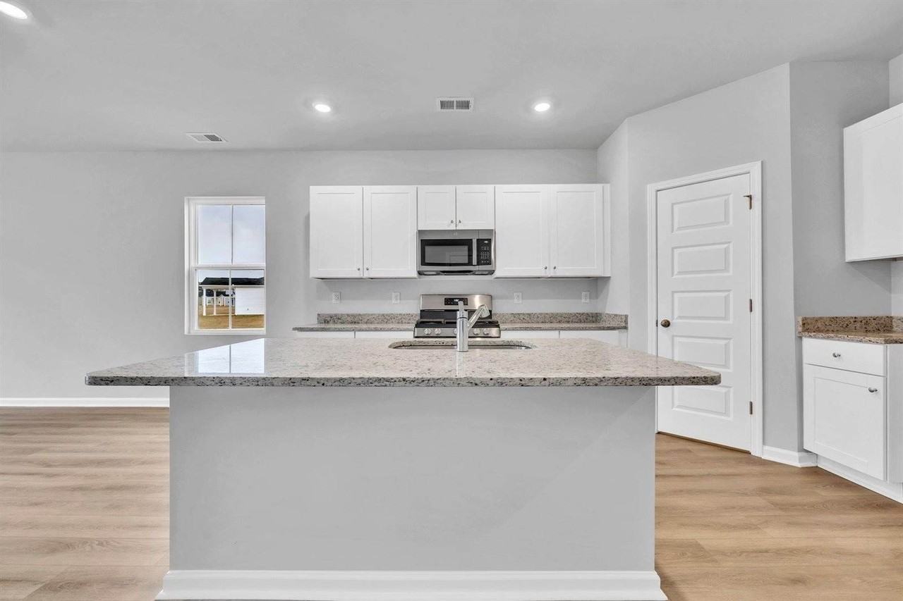 138 Talladega Dr - Photo 6 of 25