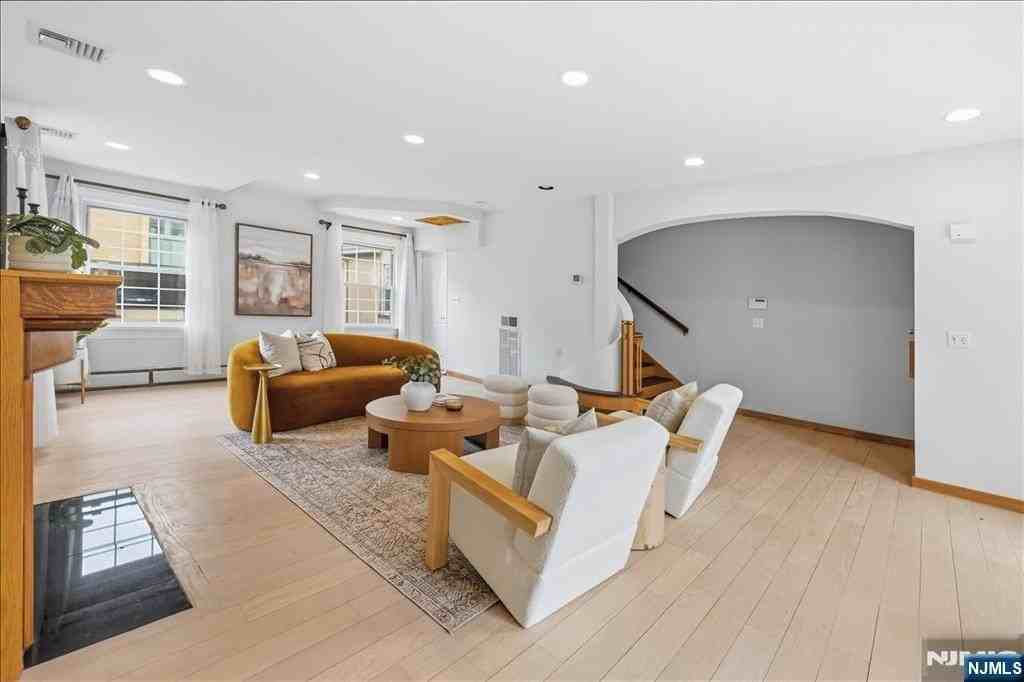 61 Glenwood Rd - Photo 7 of 25