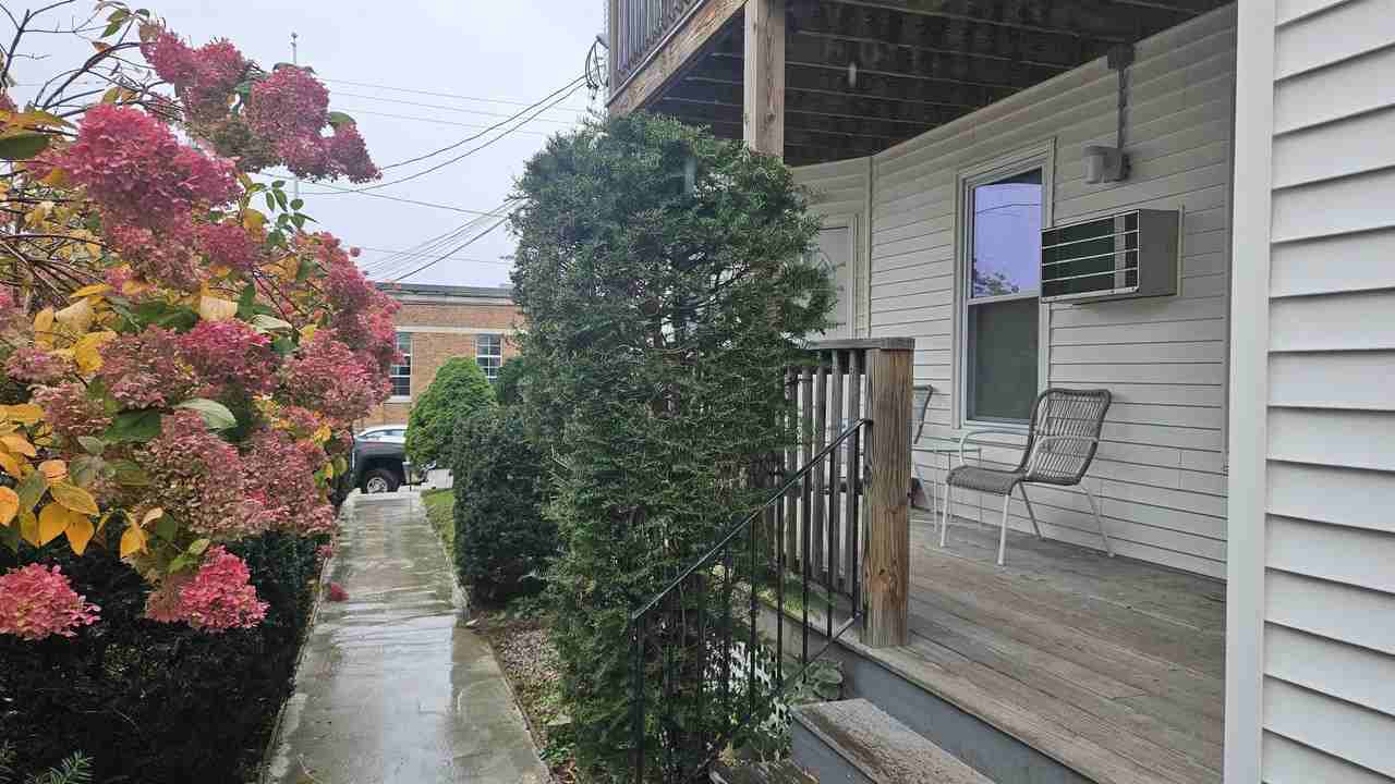 637 Harvard St #2A - Photo 3 of 7