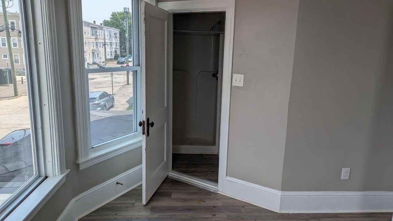 637 Harvard St #2A - Photo 5 of 7