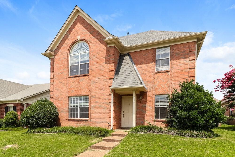 784 Breeze Way - Photo 4 of 17