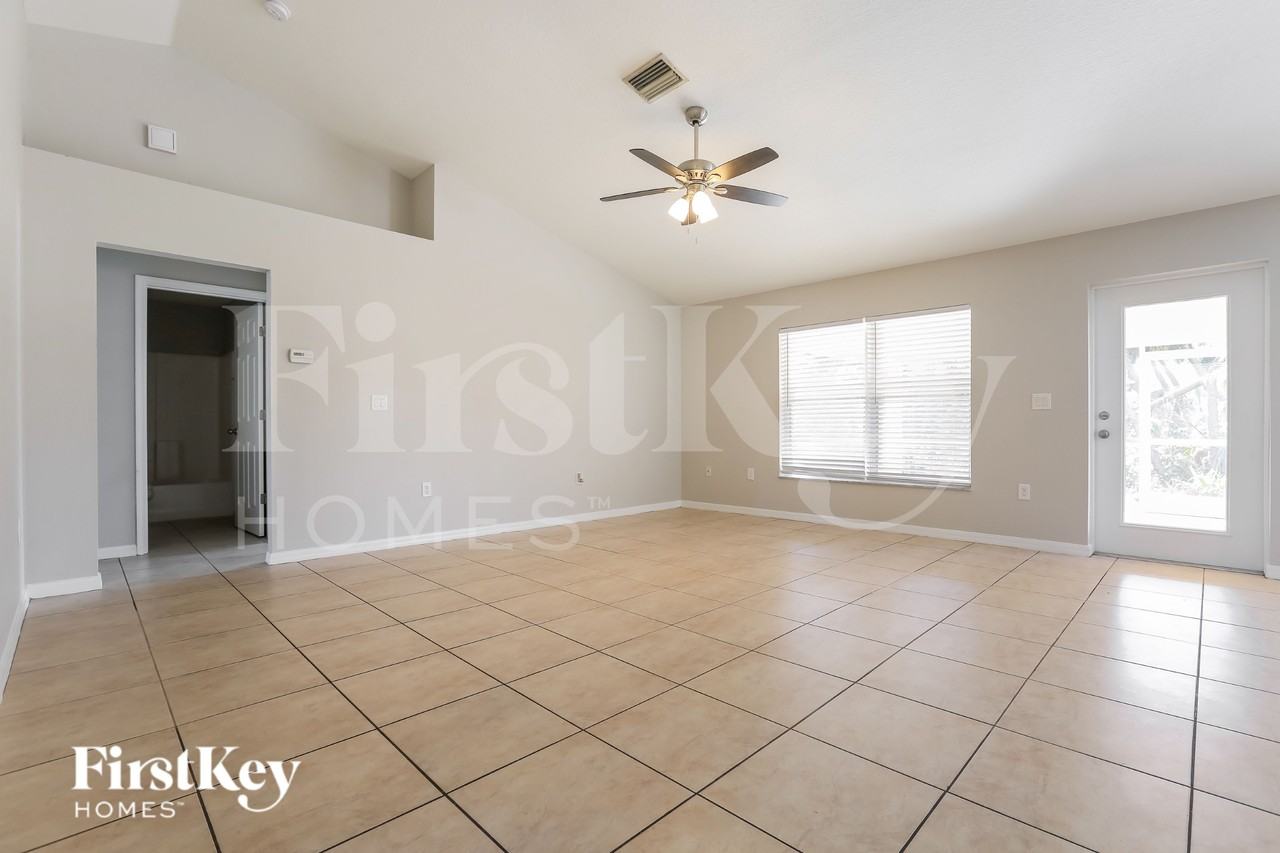 2925 Silas Ave - Photo 2 of 15