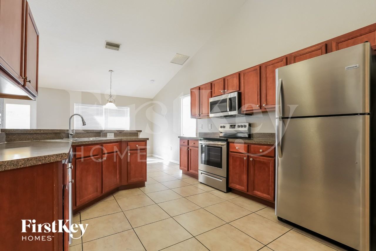 2925 Silas Ave - Photo 4 of 15