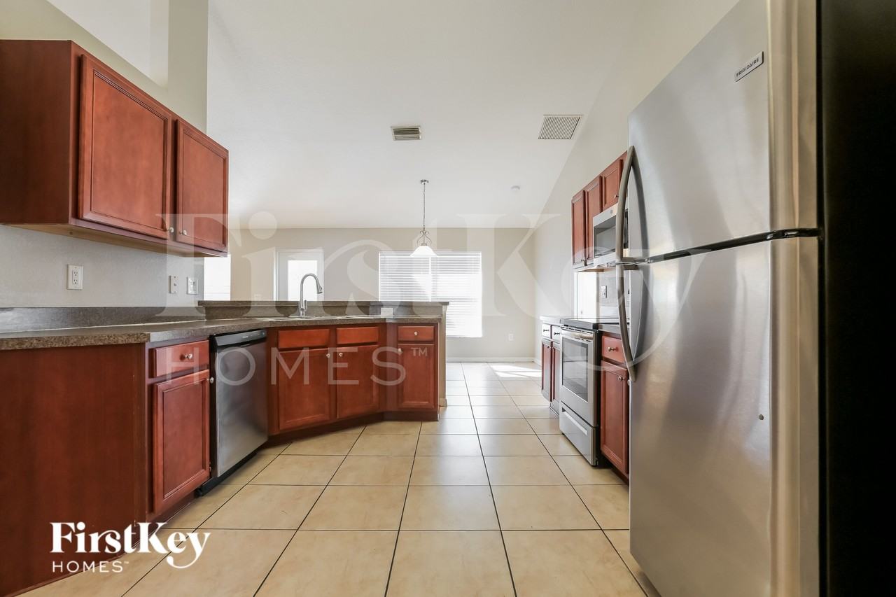 2925 Silas Ave - Photo 5 of 15