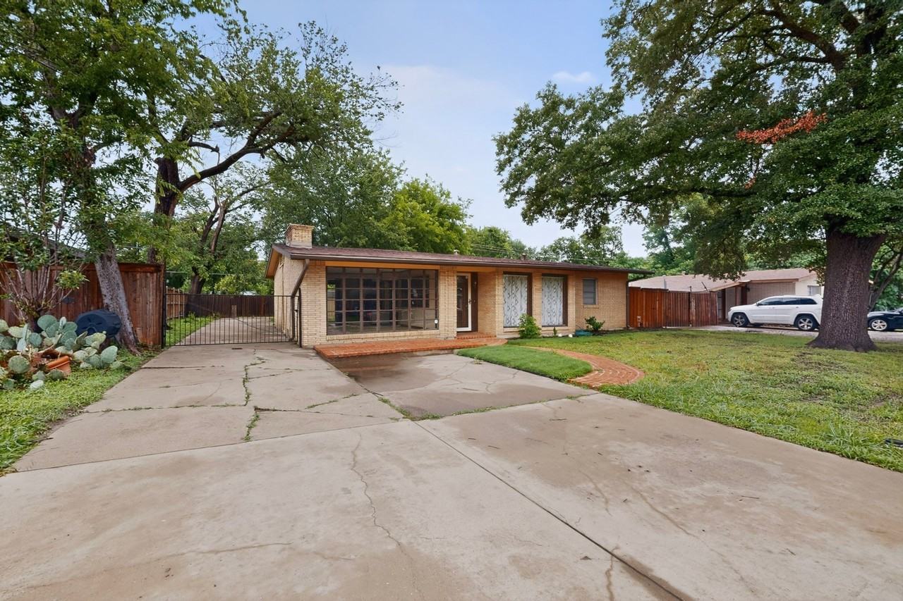 1903 Skylark Dr - Photo 3 of 40