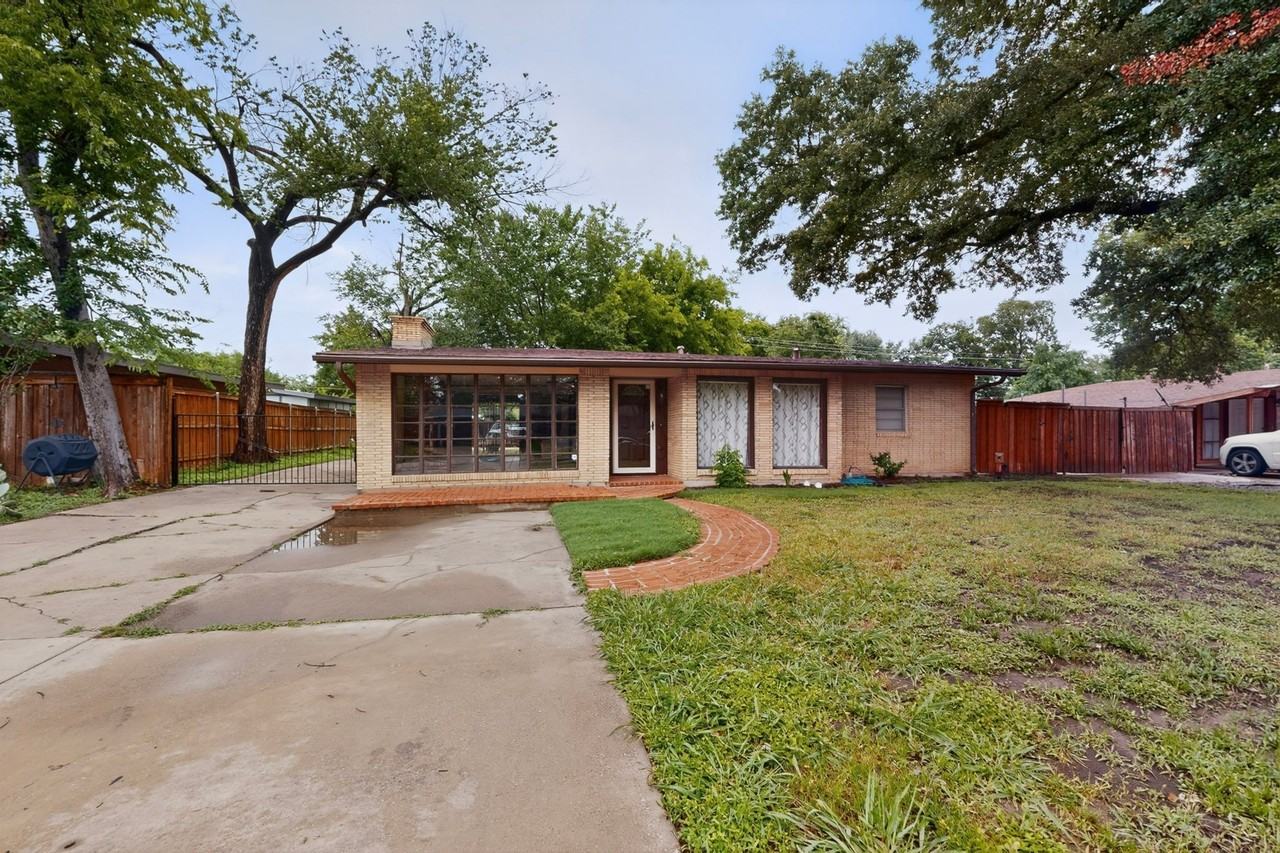 1903 Skylark Dr - Photo 4 of 40