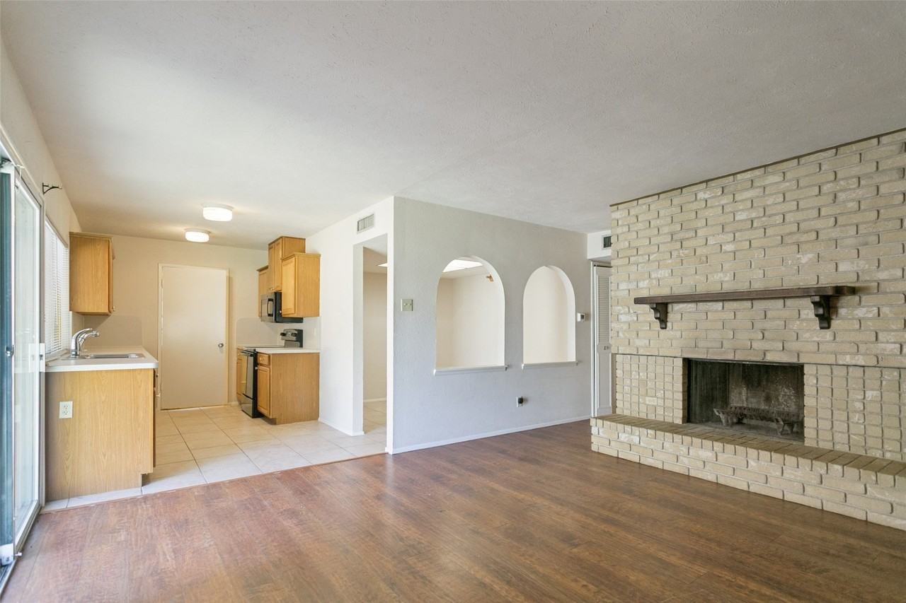 1429 Whitehall Dr - Photo 2 of 12