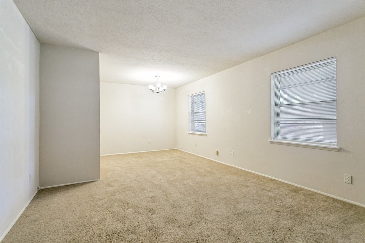 1429 Whitehall Dr - Photo 5 of 12