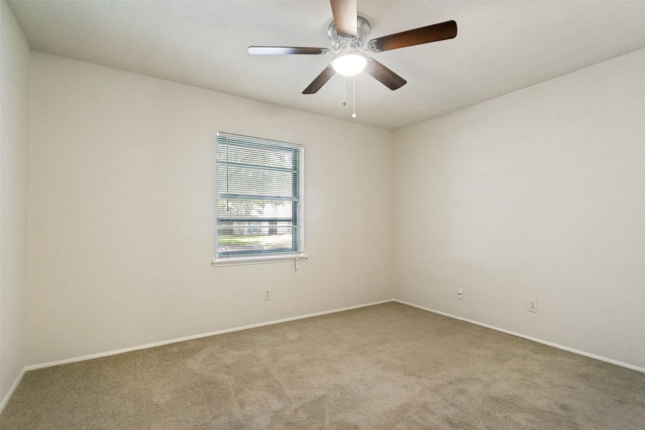 1429 Whitehall Dr - Photo 6 of 12