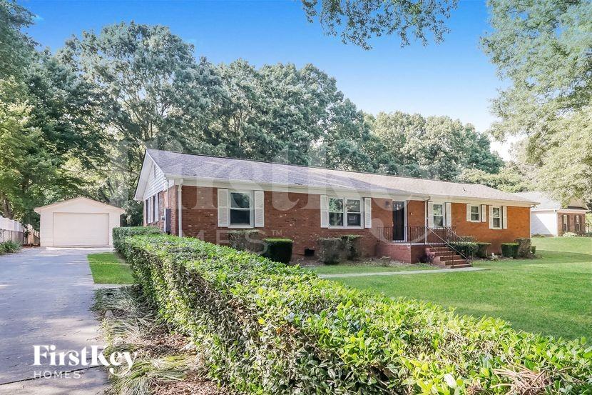 120 Keowee Cir - Photo 2 of 15