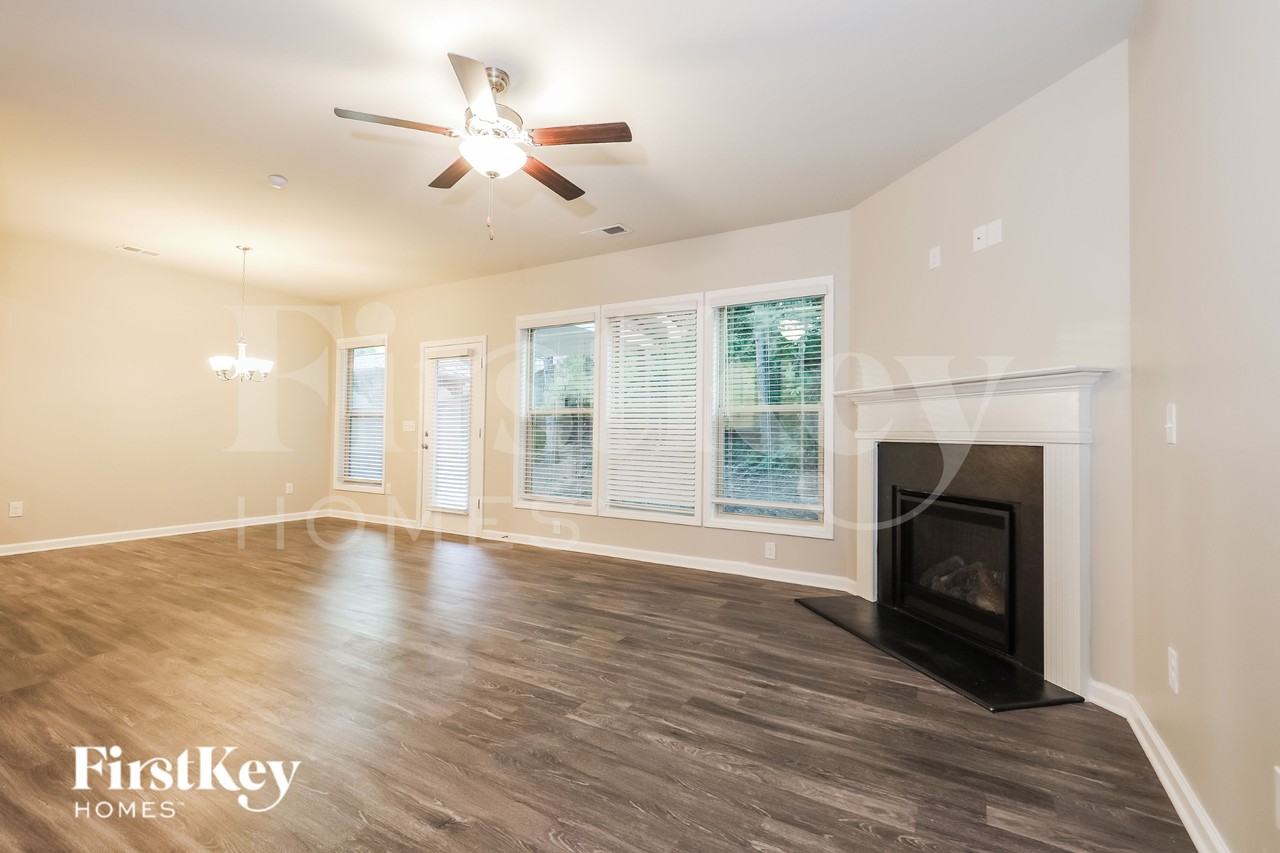 3628 Moon Crest Dr - Photo 3 of 16