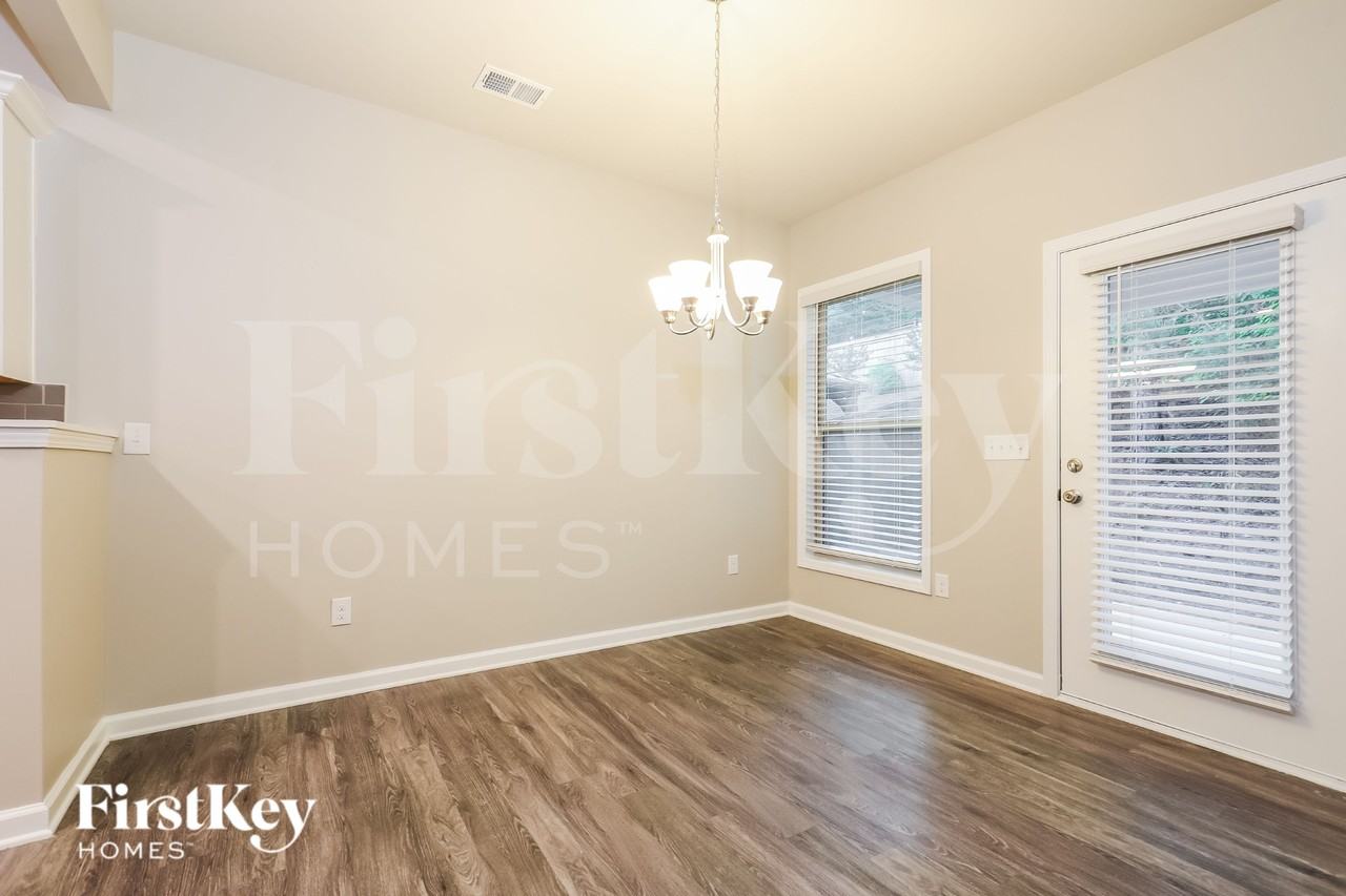 3628 Moon Crest Dr - Photo 4 of 16