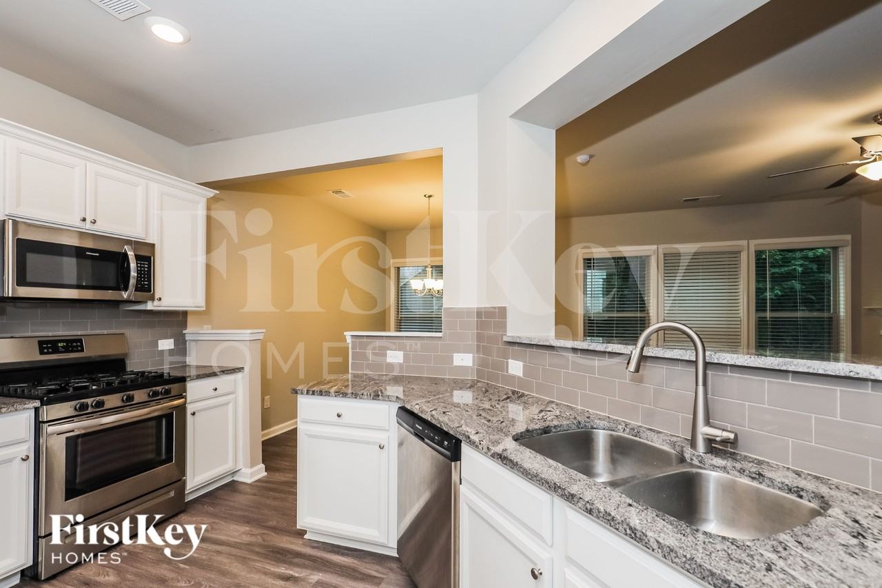 3628 Moon Crest Dr - Photo 5 of 16