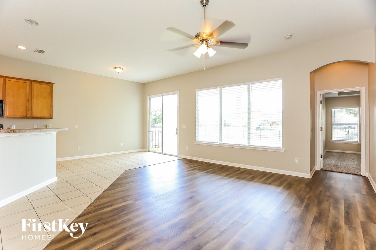 13966 Devan Lee Dr N - Photo 3 of 15