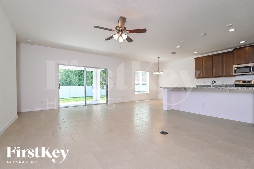 900 Avenal Ln - Photo 2 of 15