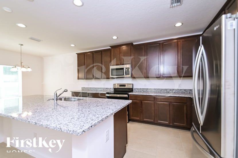 900 Avenal Ln - Photo 7 of 15