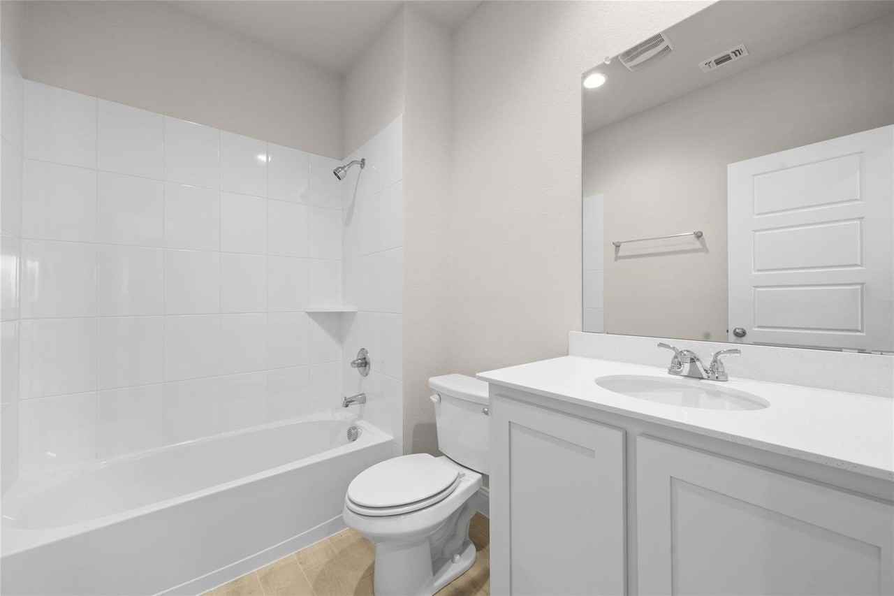 232 Restoration Ave - Photo 4 of 12