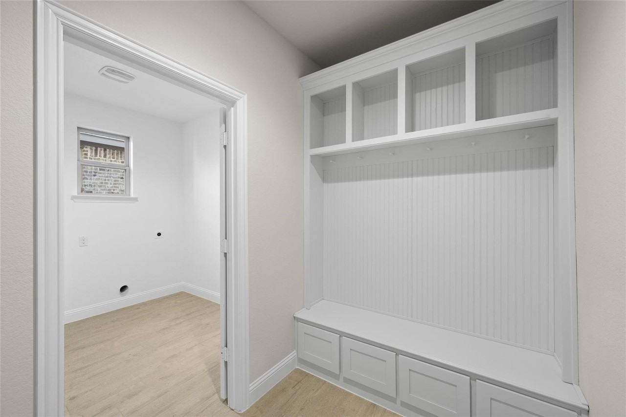 232 Restoration Ave - Photo 6 of 12