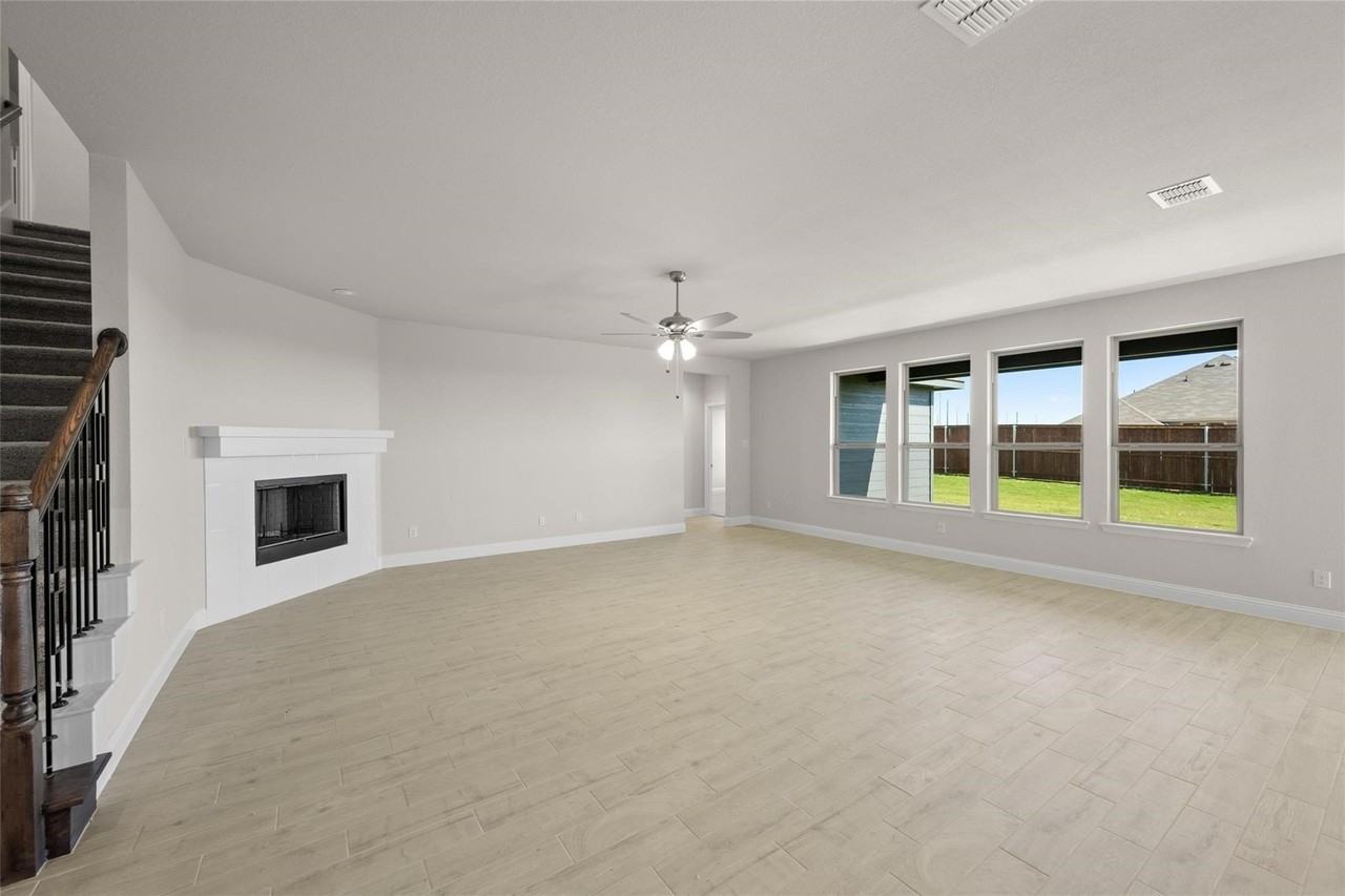 232 Restoration Ave - Photo 7 of 12