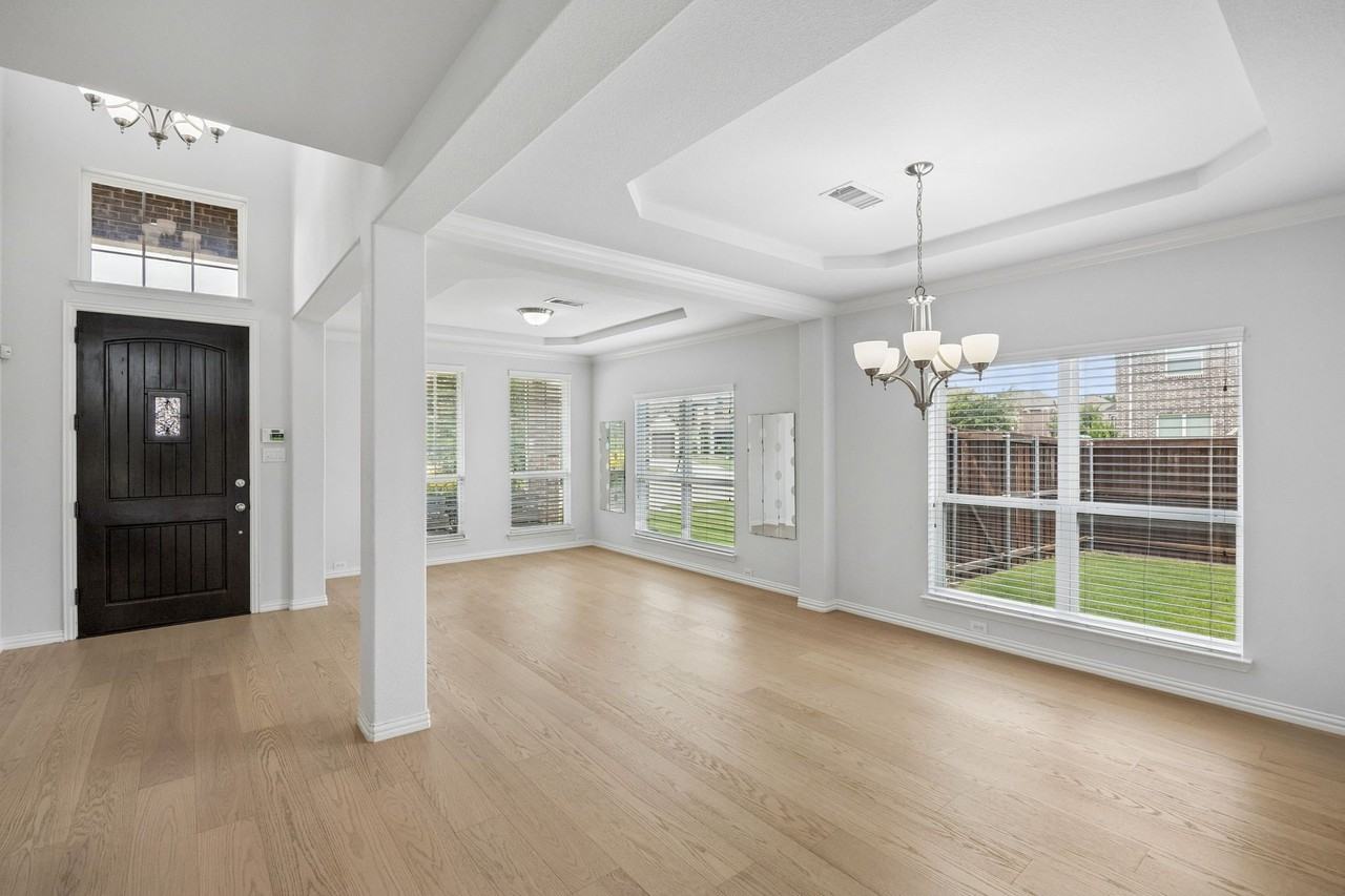 11901 Smithton Ave - Photo 5 of 37