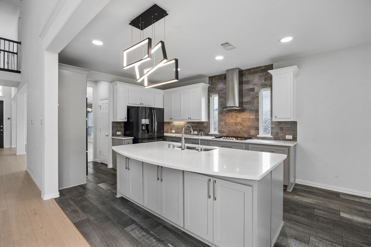 11901 Smithton Ave - Photo 7 of 37