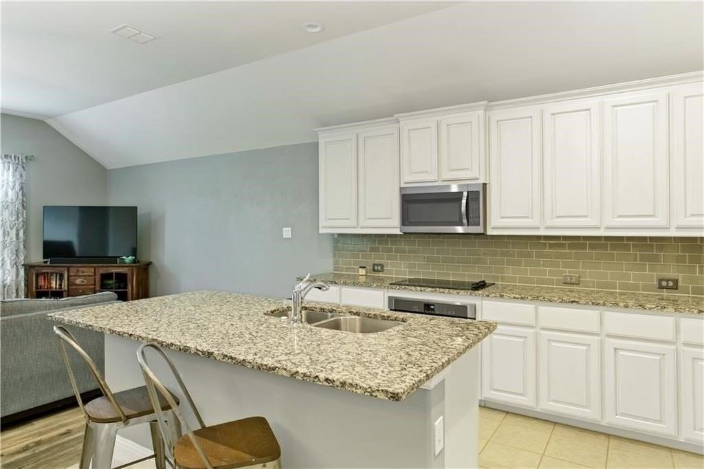 260 Hilltop Dr - Photo 5 of 25