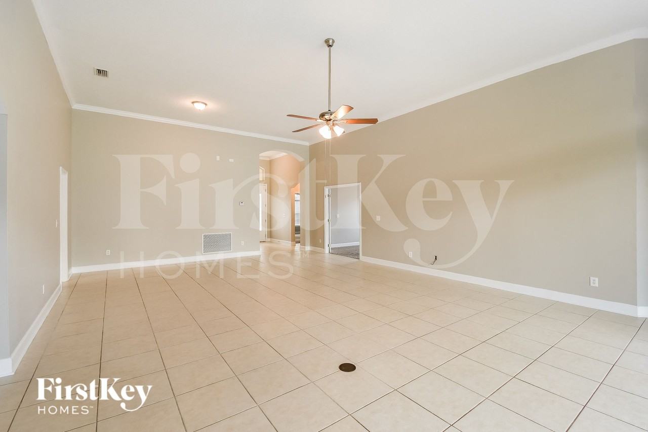 2305 Yellow Jasmine Ln - Photo 2 of 16
