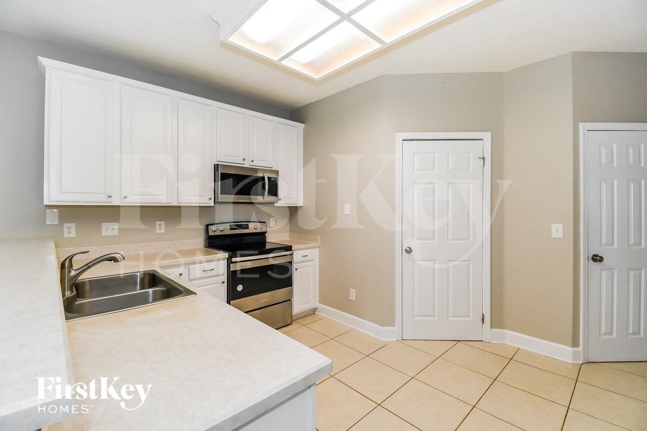 2305 Yellow Jasmine Ln - Photo 7 of 16