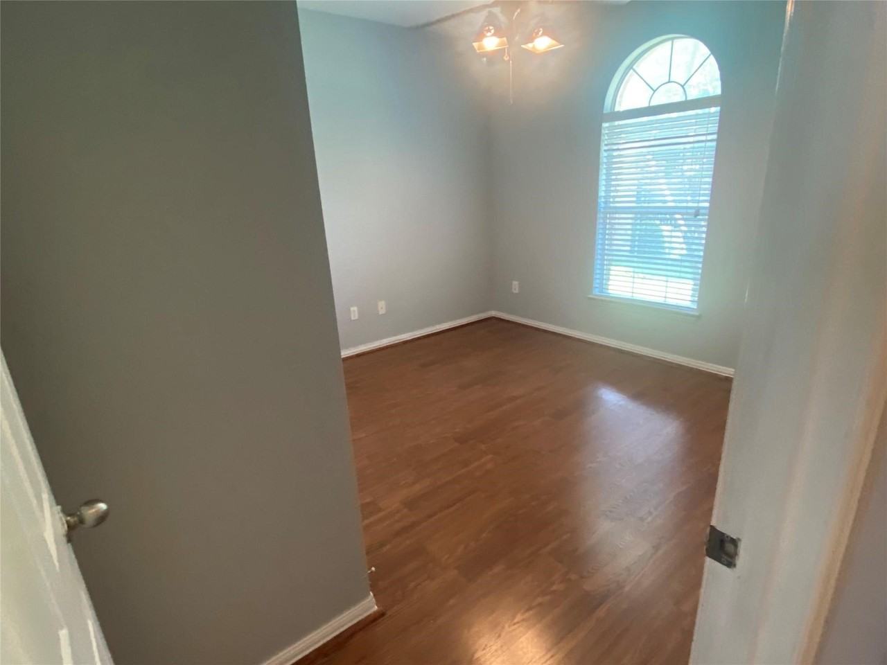 1609 Shady Oaks Ln - Photo 2 of 3