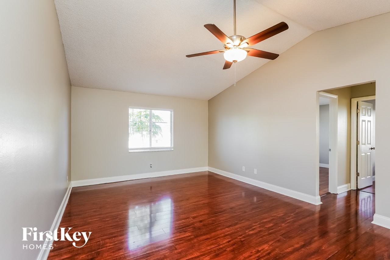 18185 Dupont Dr - Photo 6 of 14