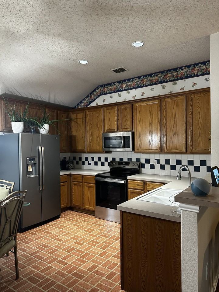 4522 Highlands Dr - Photo 5 of 19