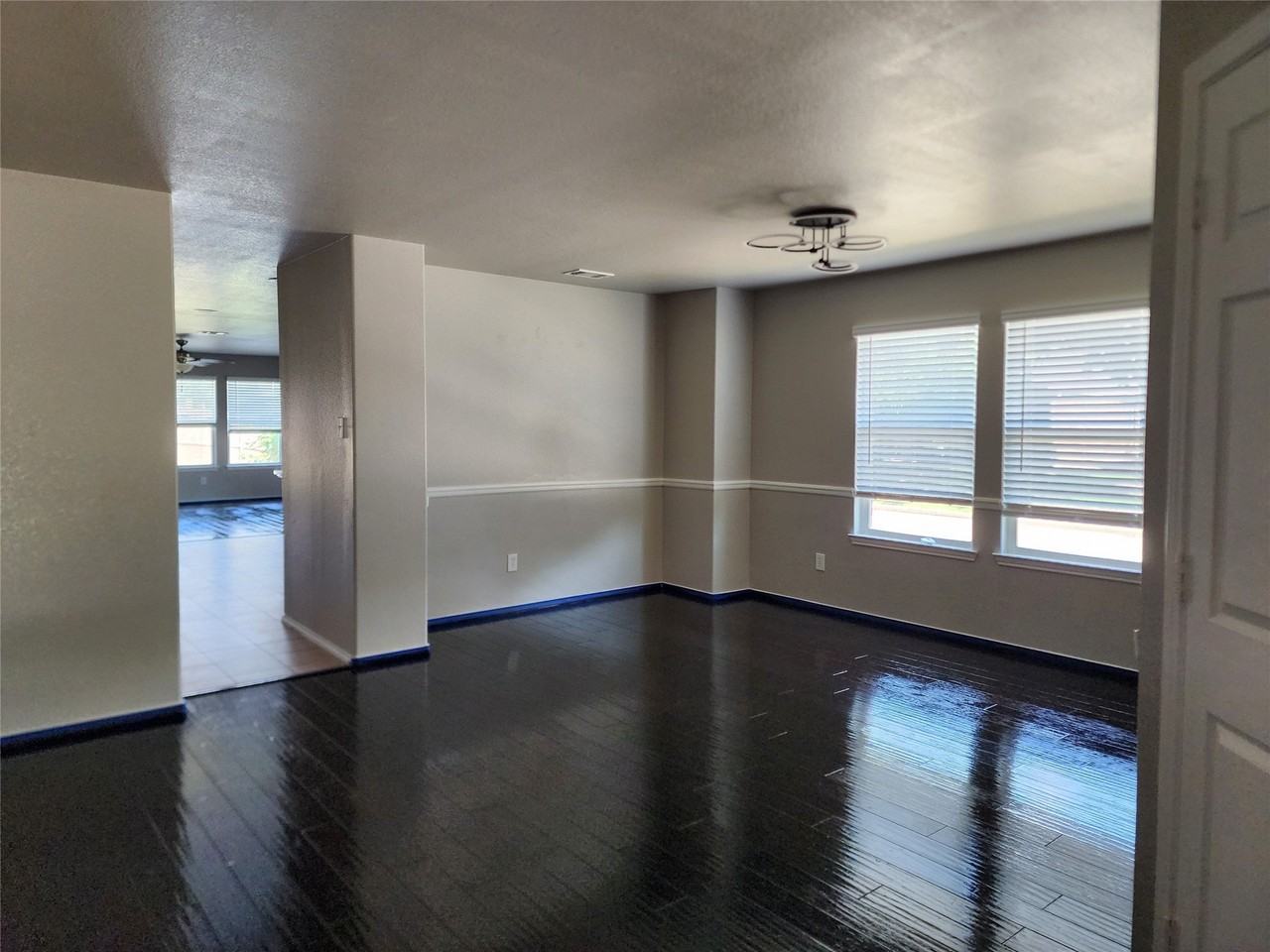 700 Swan Dr - Photo 3 of 18