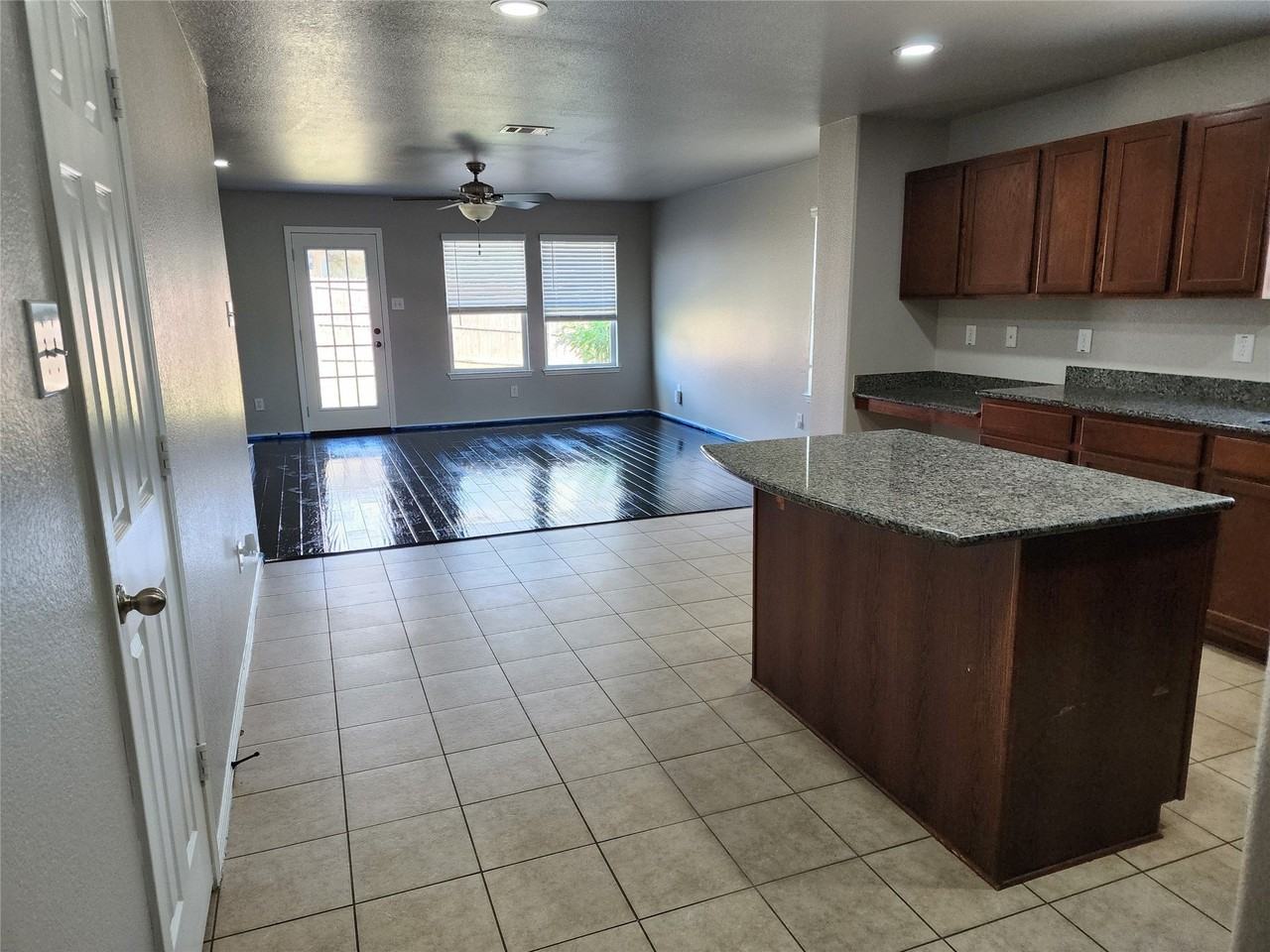 700 Swan Dr - Photo 4 of 18