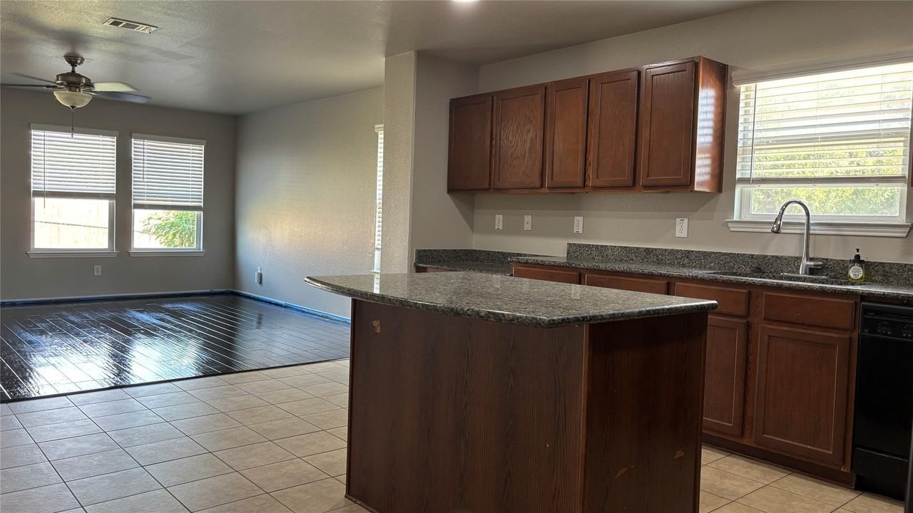 700 Swan Dr - Photo 5 of 18