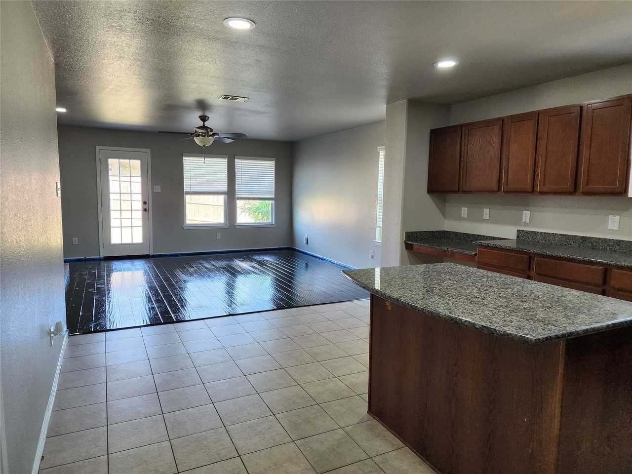 700 Swan Dr - Photo 6 of 18