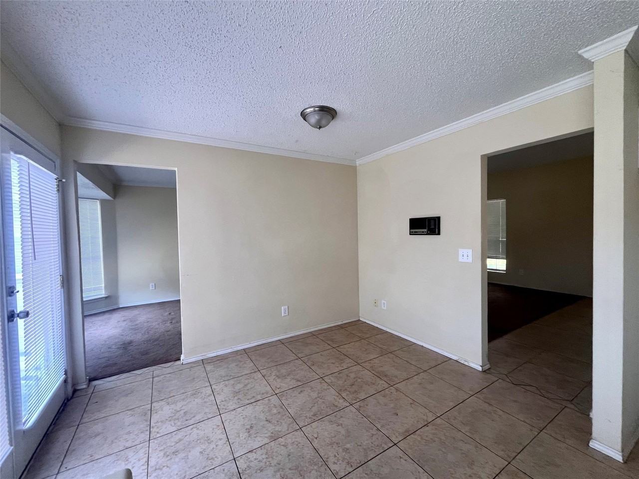 304 Trees Dr - Photo 4 of 22