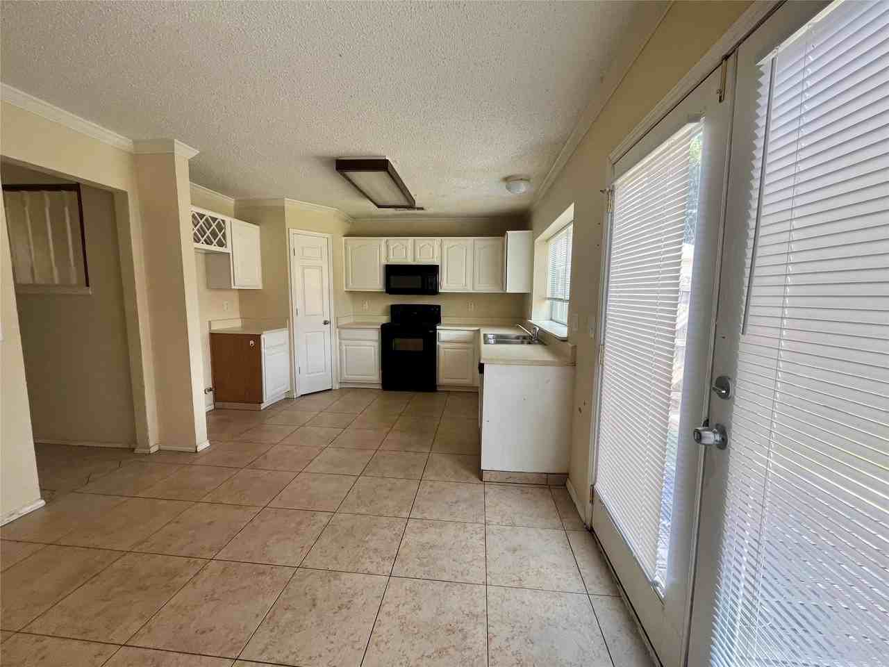 304 Trees Dr - Photo 5 of 22