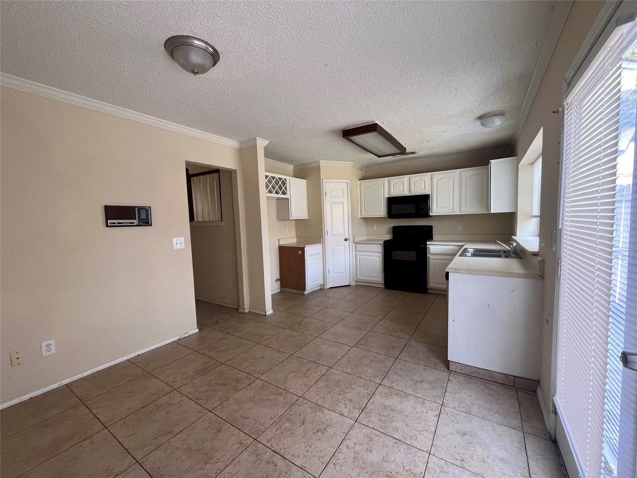 304 Trees Dr - Photo 6 of 22