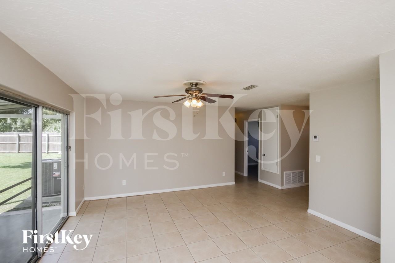 1056 Matador Dr - Photo 3 of 15