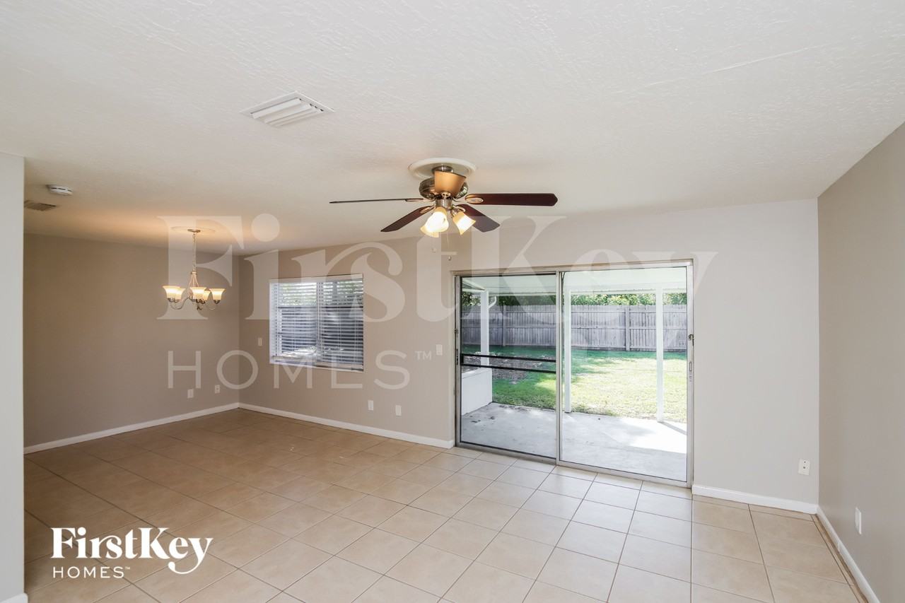 1056 Matador Dr - Photo 4 of 15