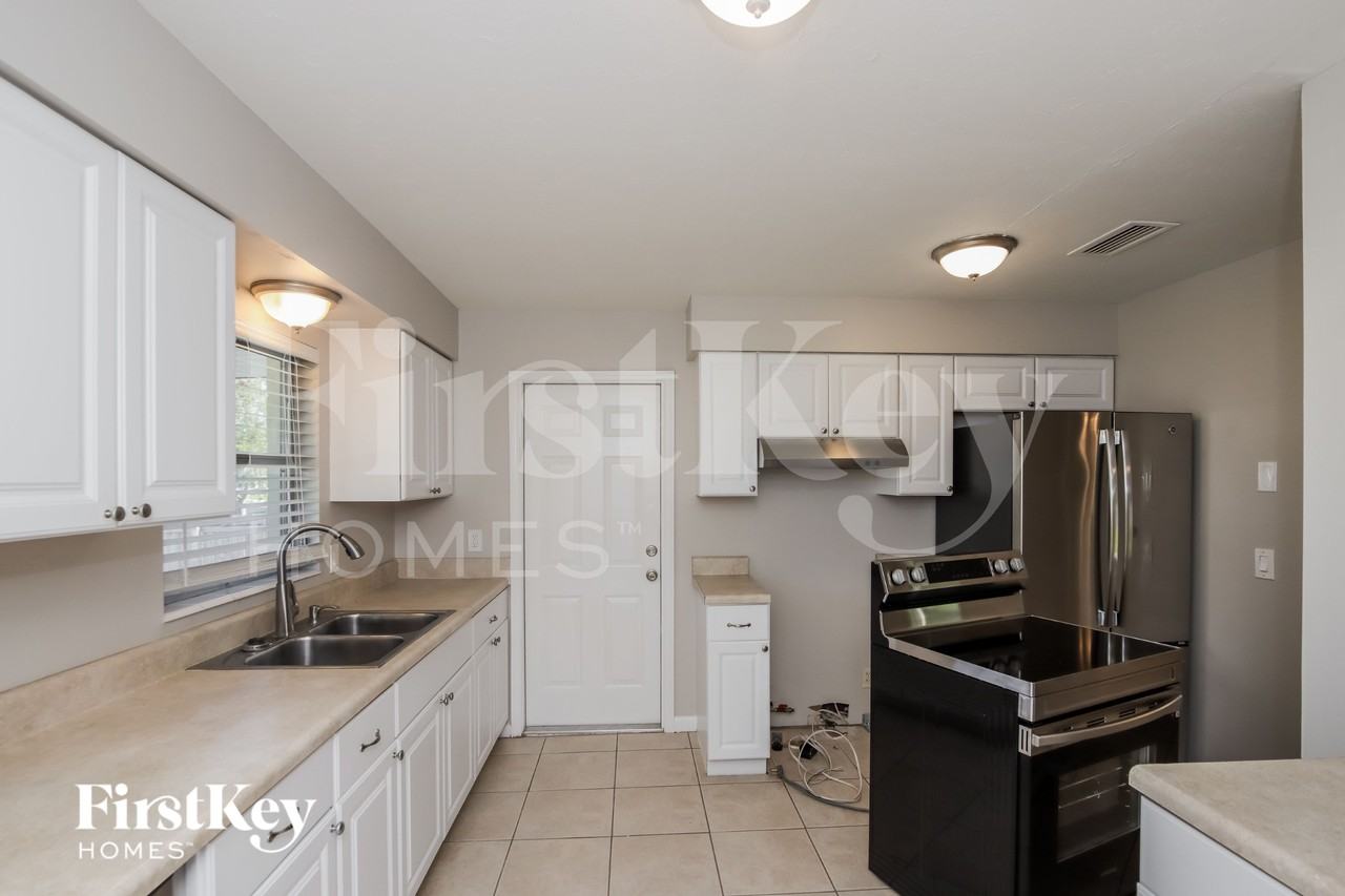 1056 Matador Dr - Photo 7 of 15