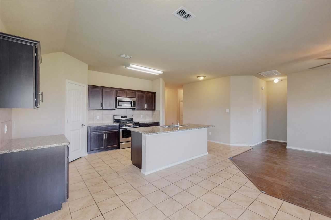 5140 Grayson Ridge Dr - Photo 7 of 38